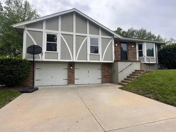 504 NE Stonewall Drive, Blue Springs, MO 64014