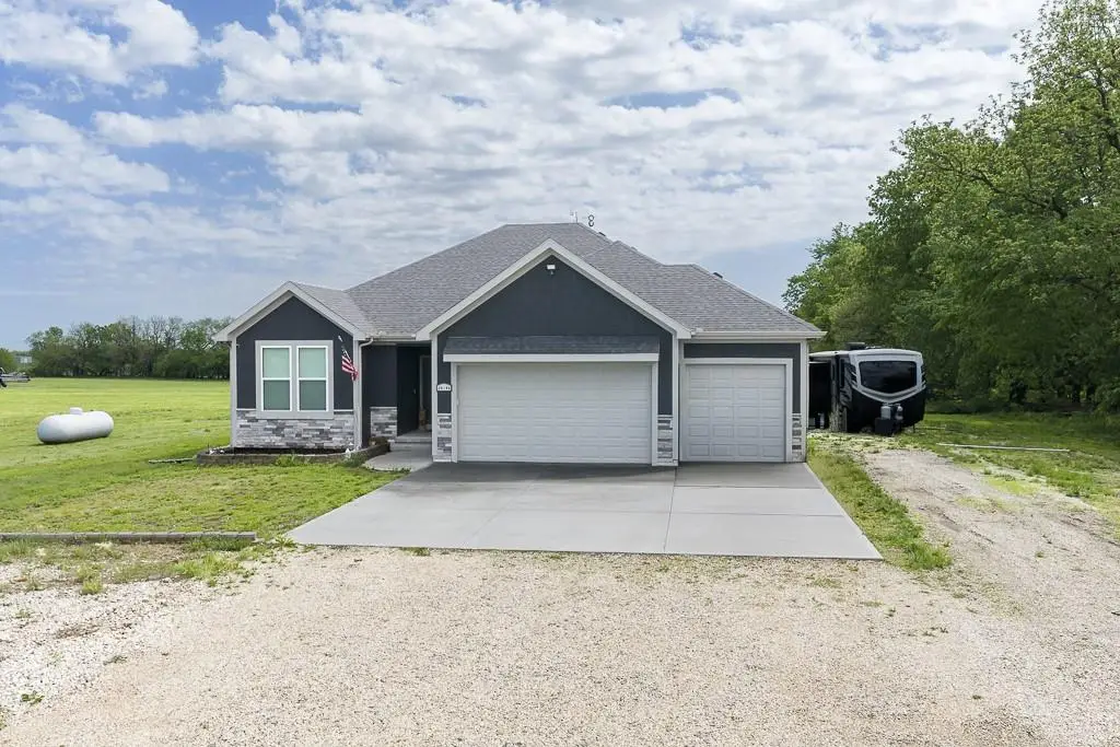 20196 207th Street, Tonganoxie, KS 66086 - #1