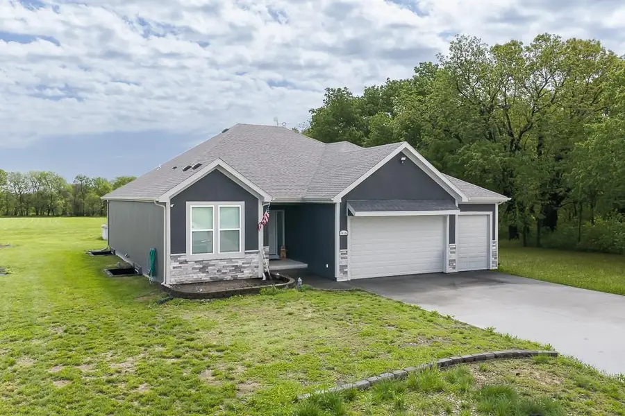 20196 207th Street, Tonganoxie, KS 66086 - #2