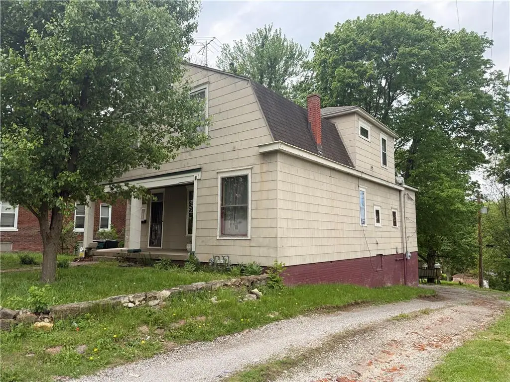 1208 N 10th Street, Saint Joseph, MO 64501 - #1