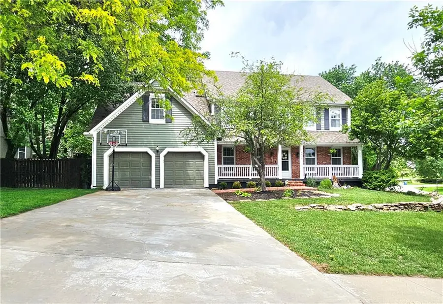 8638 Greenwood Lane, Lenexa, KS 66215 - #2