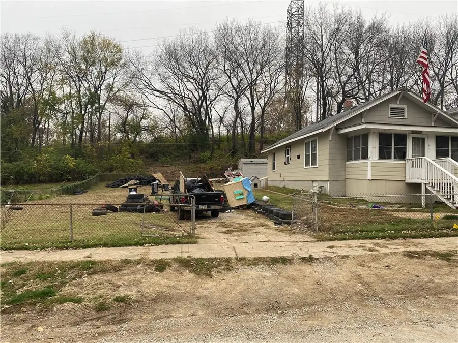 436 Tullis Avenue, Kansas City, MO 64125 - #2