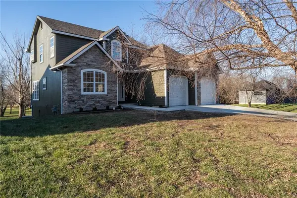 121 Hillside Drive, Baldwin City, KS 66006
