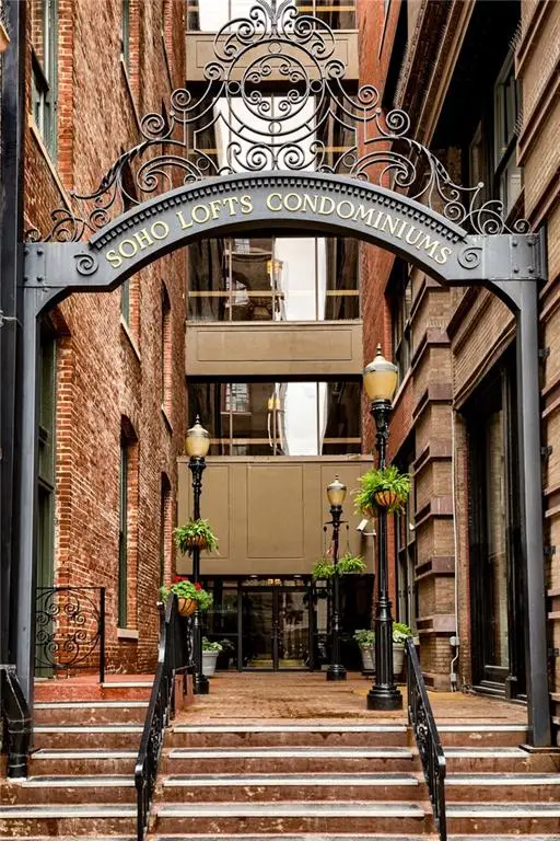 308 W 8th Street #302, Kansas City, MO 64105