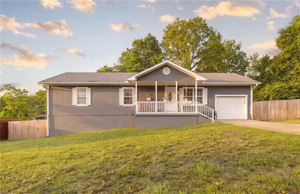 900 Oak Terrace, Knob Noster, MO 65336