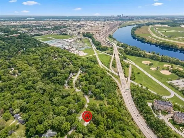 3848 N Briarcliff Road, Kansas City, MO 64116