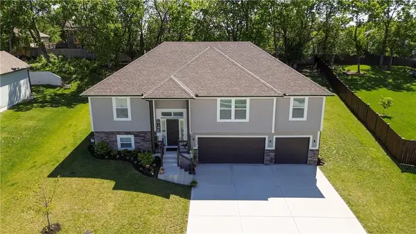 1404 NW Maple Drive, Grain Valley, MO 64029