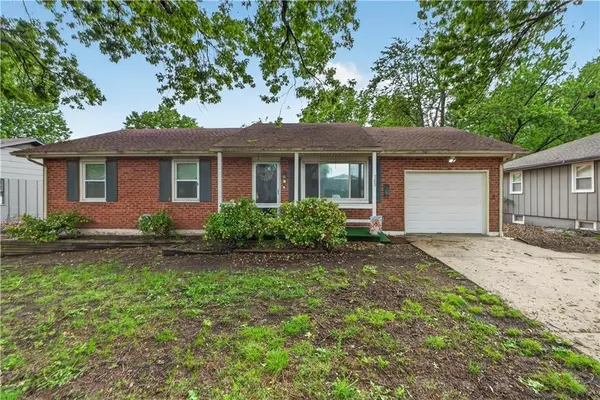 705 NE Darwin Street, Lee's Summit, MO 64063