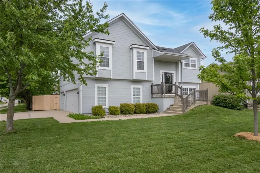 245 W Cheyenne Street, Gardner, KS 66030 - #3