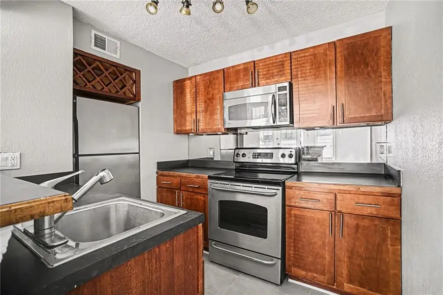 4727 Jarboe Street #107, Kansas City, MO 64112 - #3