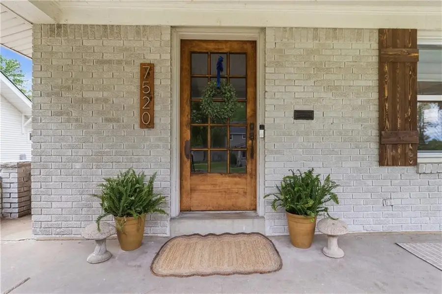 7520 Oak Street, Kansas City, MO 64114 - #2