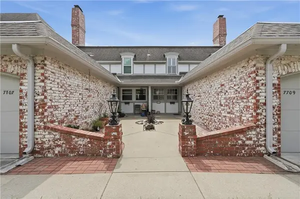 7709 W 102nd Street, Overland Park, KS 66212