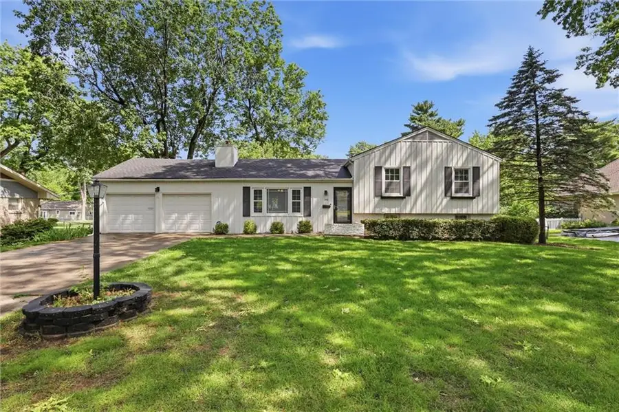 306 W 114th Street, Kansas City, MO 64114 - #2