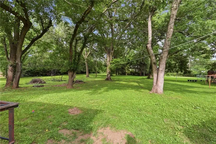 11217 Applewood Drive, Kansas City, MO 64134 - #2