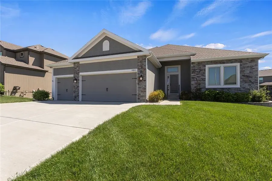 10823 N Corrington Avenue, Kansas City, MO 64156 - #2