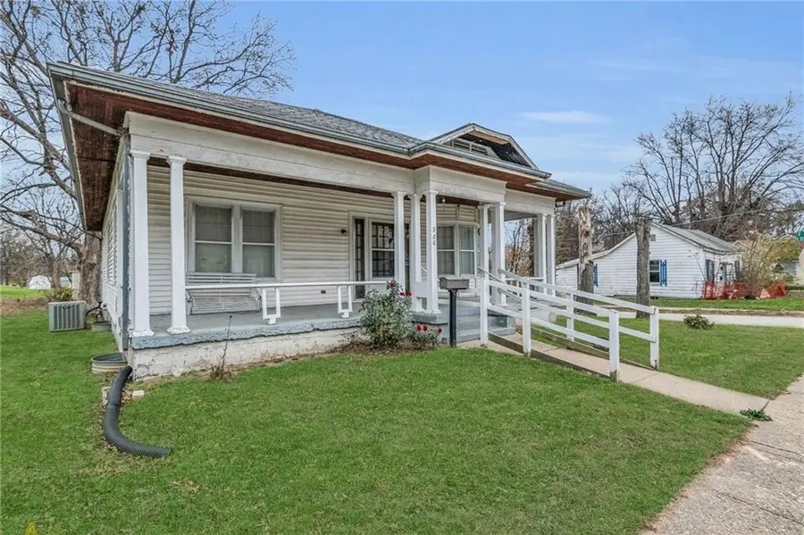 200 N Jefferson Street, Carrollton, MO 64633 - #2