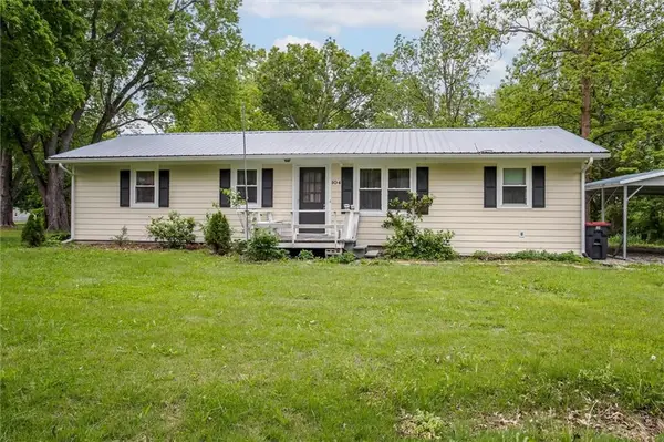 104 W Birch Drive, Windsor, MO 65360