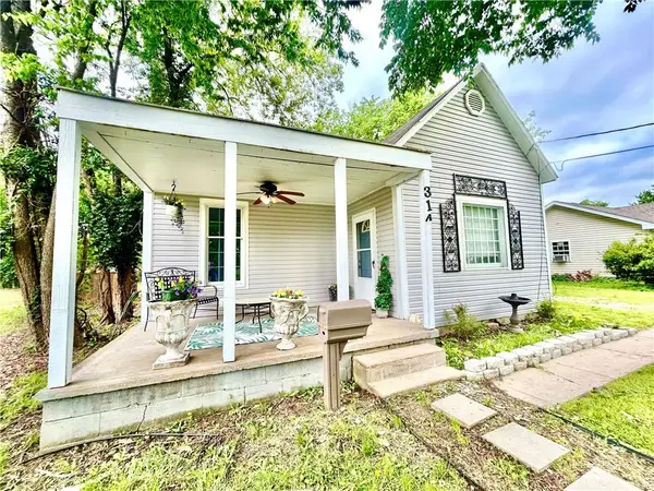 314 E Vernon Street N, Nevada, MO 64772