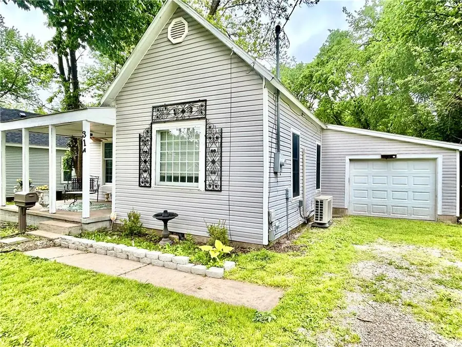314 E Vernon Street N, Nevada, MO 64772 - #2