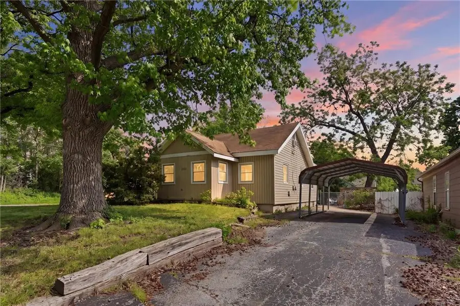 2901 W 43rd Terrace, Kansas City, KS 66103 - #2