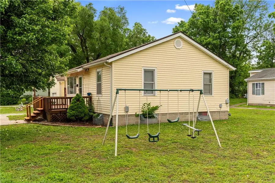 329 W Atlantic Street, Nevada, MO 64772 - #3