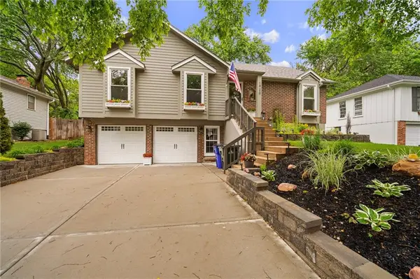 1920 E Jamestown Drive, Olathe, KS 66062