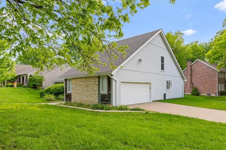 8300 Grant Avenue, Overland Park, KS 66212 - #2