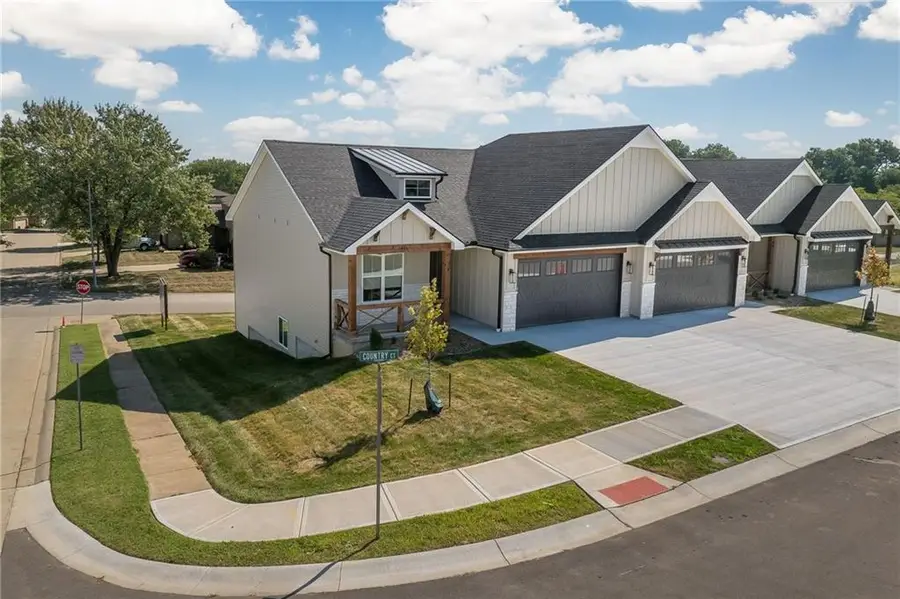 1405 Country Court, Saint Joseph, MO 64506 - #2