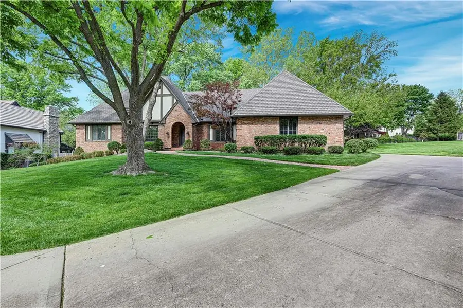 4975 W 88 Street, Prairie Village, KS 66207 - #3