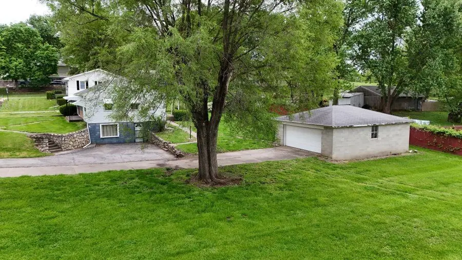 2802 Blackwell Road, Saint Joseph, MO 64506 - #2