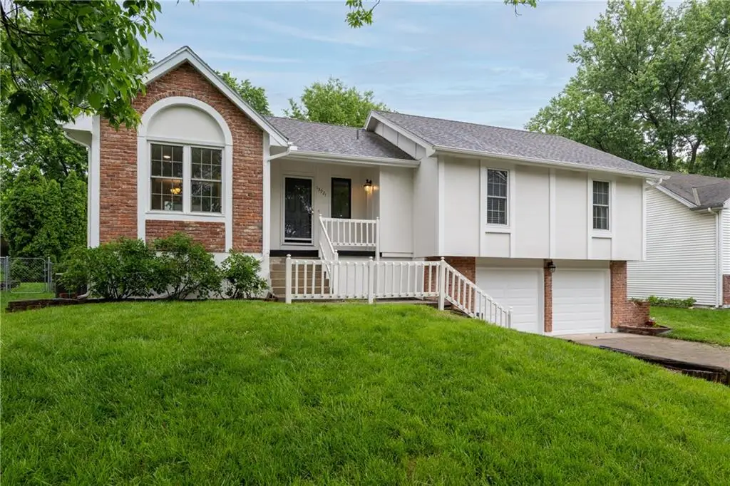 13921 S Summertree Lane, Olathe, KS 66062 - #1