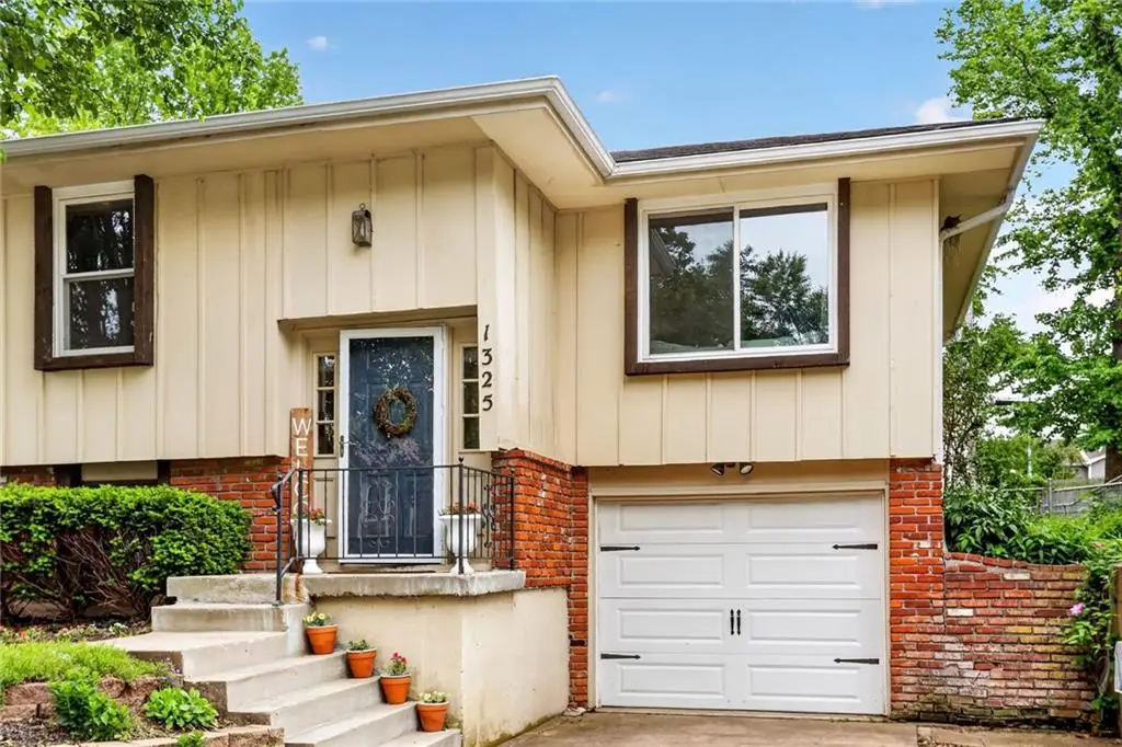 1325 E 123rd Street, Olathe, KS 66061 - #1
