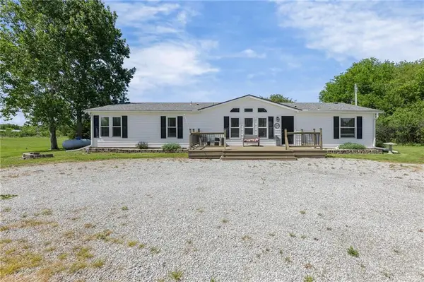 69 Porcupine Path, Linn Valley, KS 66040
