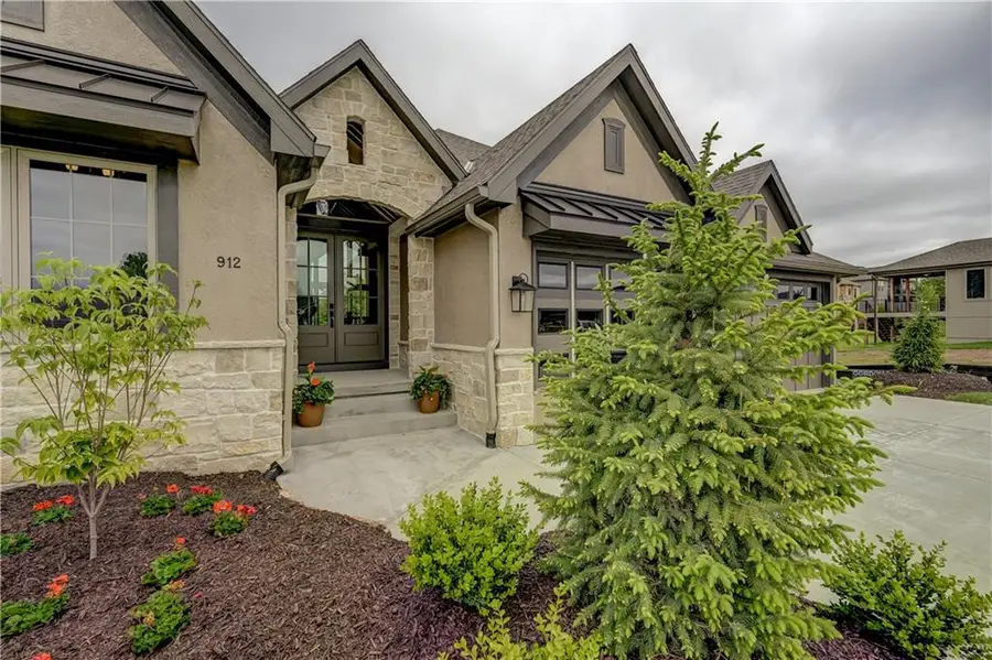 912 Savannah Lane, Greenwood, MO 64034 - #3