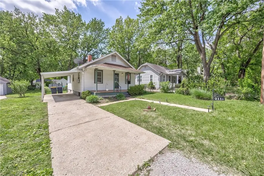 211 E 80th Terrace, Kansas City, MO 64114 - #2