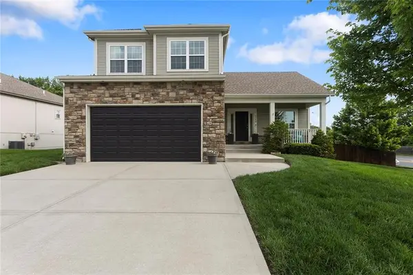 1740 NE Nine Oaks Drive, Lee's Summit, MO 64086