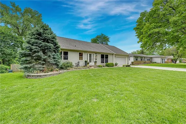 6501 W 94th Terrace, Overland Park, KS 66212