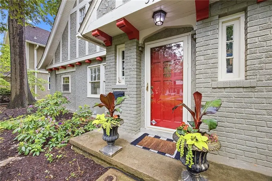 39 W 69th Terrace, Kansas City, MO 64113 - #3