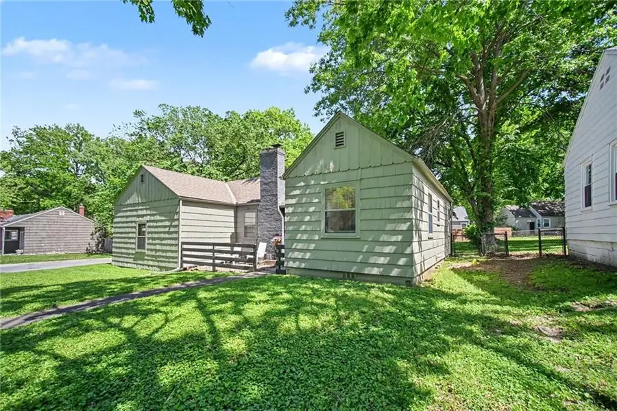 5225 Sycamore Drive, Roeland Park, KS 66205 - #2
