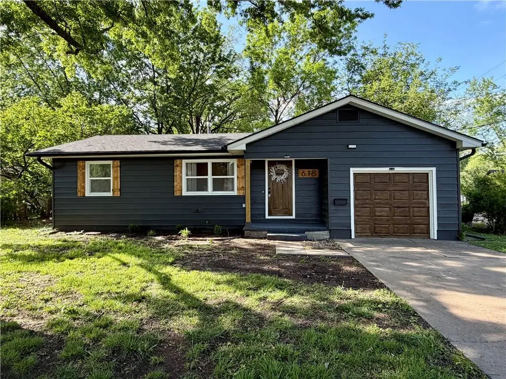 618 E Massasoit Street, Ottawa, KS 66067 - #1