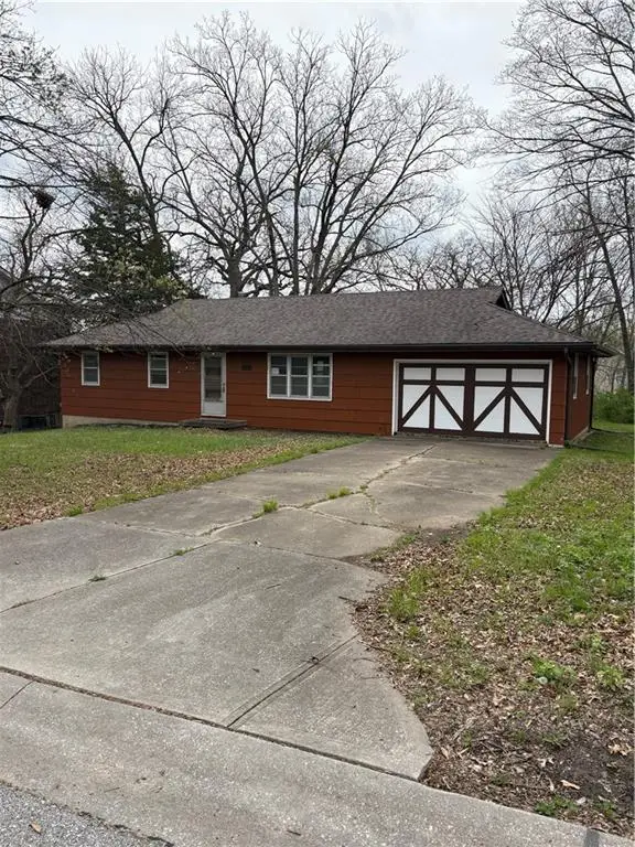 8813 North Road, Pleasant Valley, MO 64068