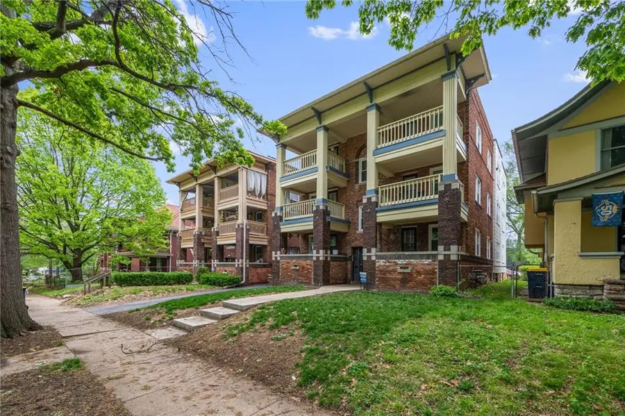 2805 Charlotte Street, Kansas City, MO 64109 - #3