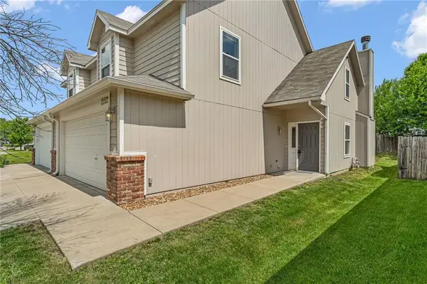 2752 Grand Circle, Lawrence, KS 66047
