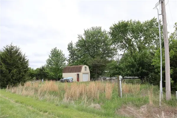 42 Buckskin Drive, Linn Valley, KS 66040