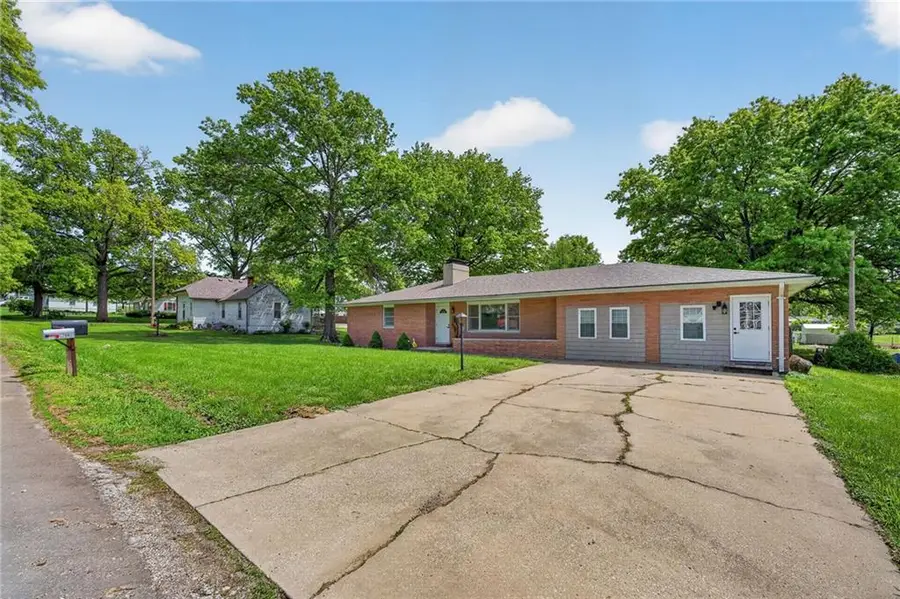207 Dewey Avenue, Gower, MO 64454 - #2