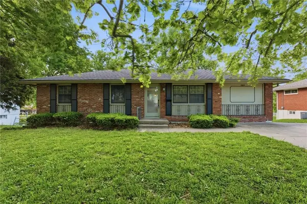 1004 NW R D Mize Road, Blue Springs, MO 64015