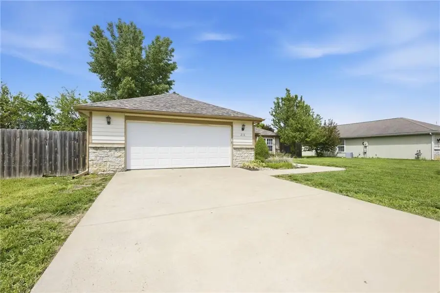 218 Hillside Drive, Baldwin City, KS 66006 - #3