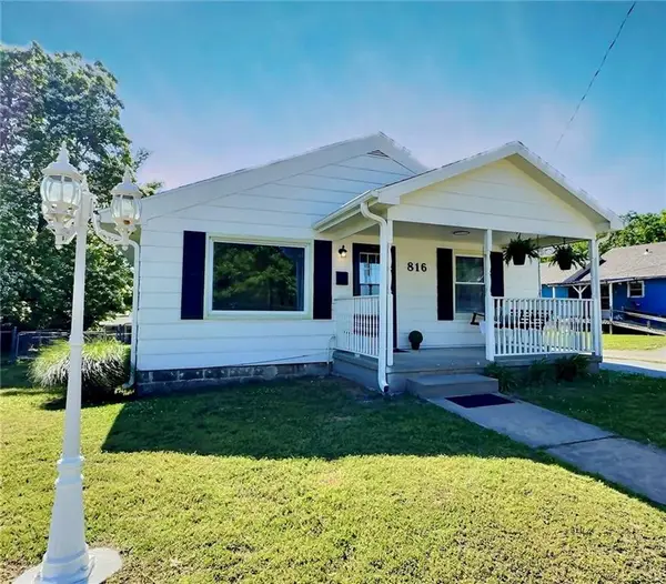 816 S College Street, Nevada, MO 64772
