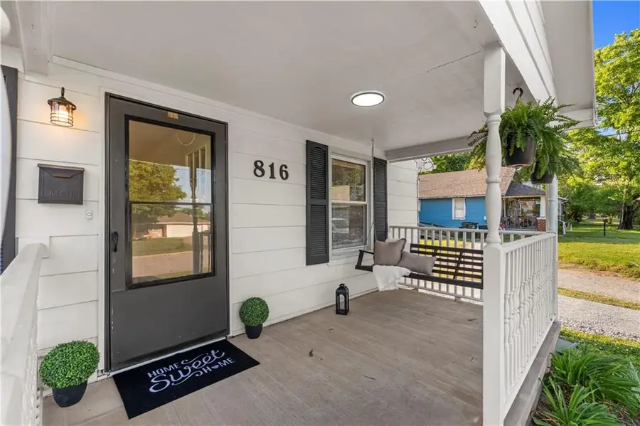 816 S College Street, Nevada, MO 64772 - #2