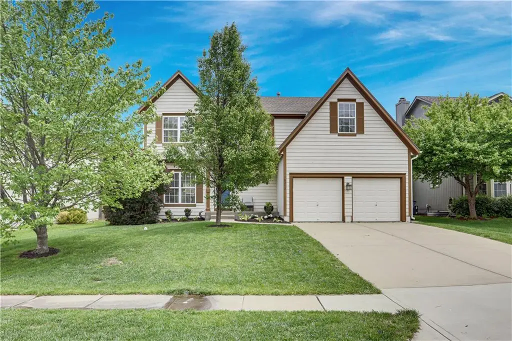 16313 S Lennox Court, Olathe, KS 66062 - #1